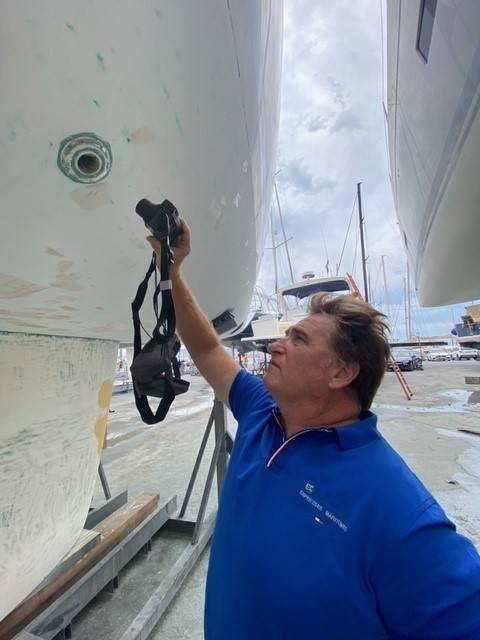 Contrôle de l'osmose de la coque sur un voilier pour une expertise pré achat au port de Corbières à Marseille